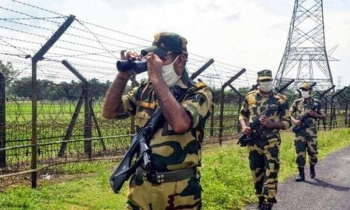 ভারতে অনুপ্রবেশকালে বিএসএফের হাতে বাংলাদেশি পুলিশ কর্মকর্তা আটক