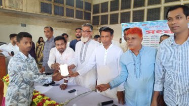 হরিণাকুন্ডুতে মেধাবী শিক্ষার্থীদের সংবর্ধনা