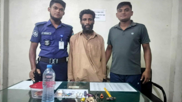 যশোর জেনারেল হাসপাতালে মাদকসেবনের সময় আটক ১