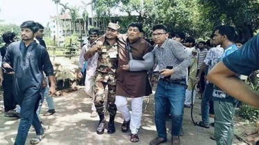 চবিতে ফের শিক্ষার্থী-স্থানীয়দের সংঘর্ষ, সহ-উপাচার্যসহ আহত ২০