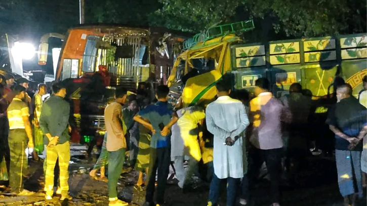 কোটচাঁদপুরে বাস ও ট্রাকের মুখোমুখি সংঘর্ষে আহত ৫ 