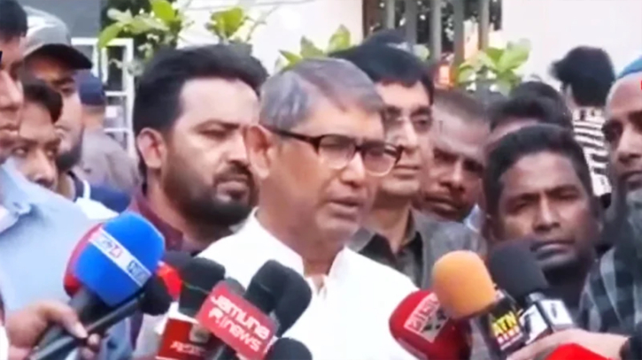 খালেদা জিয়া ‘খুব ক্রিটিক্যাল কন্ডিশনে’ চলে গেছেন : ব্রিফিংয়ে আজম খান