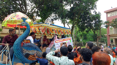 ঘোড়ার গাড়িতে চড়ে বিদায় প্রধান শিক্ষকের