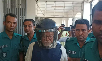 রাতের ভোটে সহায়তা করেন গোয়েন্দা, পুলিশ ও রিটার্নিং কর্মকর্তারা