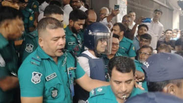 দেশটাকে পুড়িয়ে ফেলছে ওরা : ব্যারিস্টার সুমন