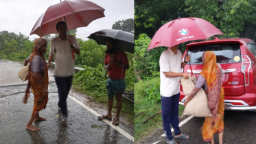 বর্ষায় বেকার শ্রমজীবীদের বাড়িতে খাবারসামগ্রী পৌঁছে দিচ্ছেন জীবনগরের ইউএনও