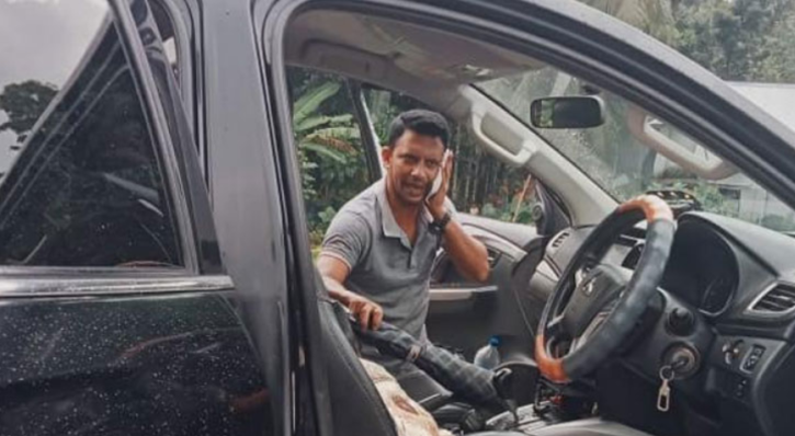 গোপালগঞ্জে এবার উপজেলা নির্বাহী কর্মকর্তার গাড়ি বহরে হামলা গোপালগঞ্জে এবার উপজেলা নির্বাহী কর্মকর্তার গাড়ি বহরে হামলা