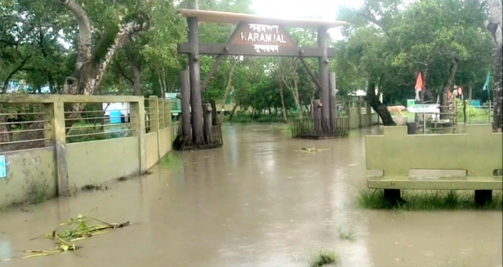 নিম্নচাপের অস্বাভাবিক জোয়ারে তলিয়েছে সুন্দরবন