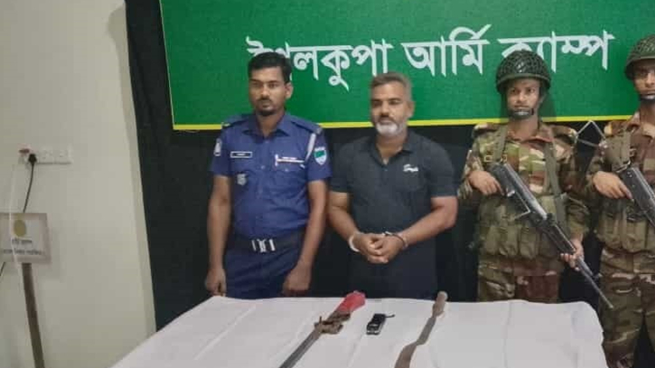 শৈলকুপায় রাইফেল, শক মেশিনসহ অবসরপ্রাপ্ত সেনাসদস্য আটক 