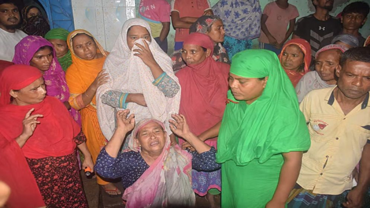 বগুড়ায় রাতের আঁধারে দুই নারীকে কুপিয়ে হত্যা বগুড়ায় রাতের আঁধারে দুই নারীকে কুপিয়ে হত্যা