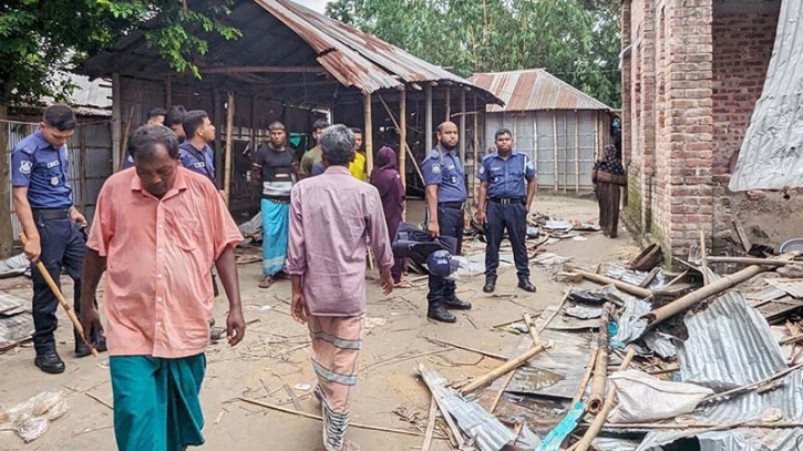 গঙ্গাচড়ায় হিন্দুদের বাড়িঘরে হামলার ঘটনায় গ্রেপ্তার ৫