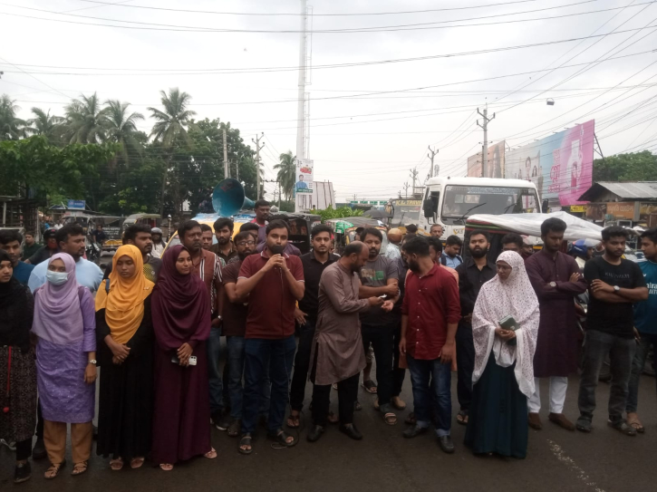 যশোরের চাঁচড়ায় এনসিপির ব্লকেড কর্মসূচি পালন যশোরের চাঁচড়ায় এনসিপির ব্লকেড কর্মসূচি পালন