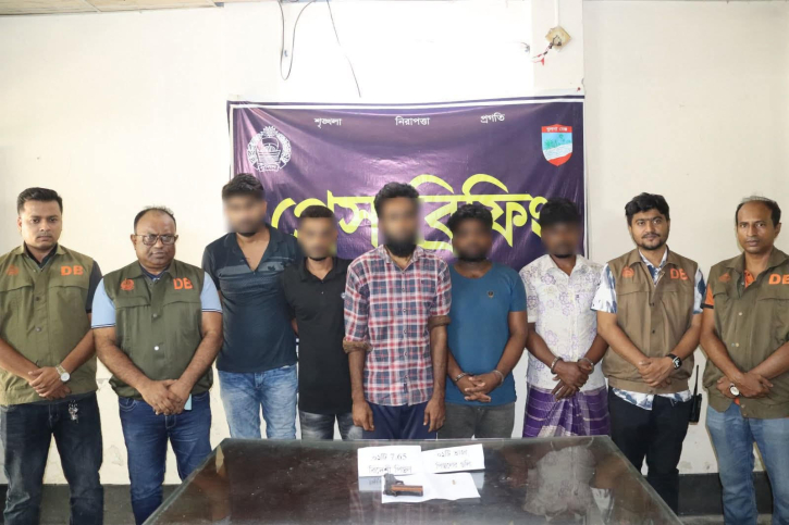 অভয়নগরে আলোচিত তরিকুল হত্যা মামলার ৫ আসামী গ্রেপ্তার, অস্ত্র উদ্ধার অভয়নগরে আলোচিত তরিকুল হত্যা মামলার ৫ আসামী গ্রেপ্তার, অস্ত্র উদ্ধার