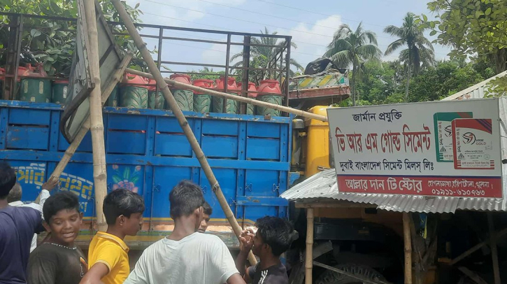 খুলনায় সড়ক দুর্ঘটনায় ২ জনের মৃত্যু খুলনায় সড়ক দুর্ঘটনায় ২ জনের মৃত্যু