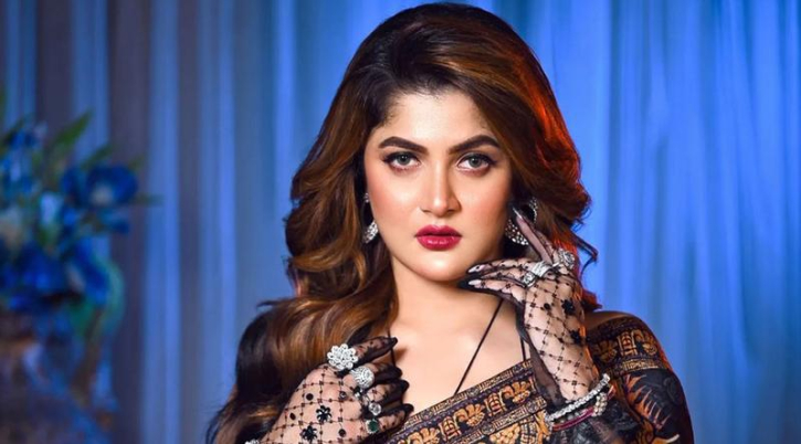 নতুন পরিচয়ে শ্রাবন্তী নতুন পরিচয়ে শ্রাবন্তী