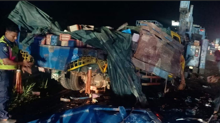 মুন্সীগঞ্জে সড়ক দুর্ঘটনায় যশোরের ৪ জন নিহত মুন্সীগঞ্জে সড়ক দুর্ঘটনায় যশোরের ৪ জন নিহত