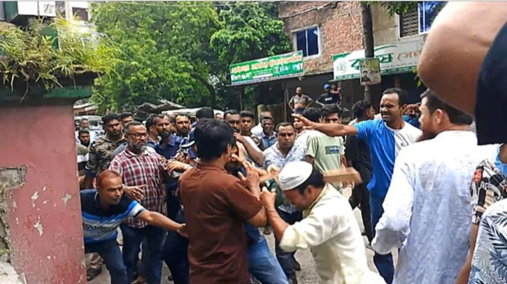 সাতক্ষীরা প্রেসক্লাবে সাংবাদিকদের ওপর সন্ত্রাসী হামলা সাতক্ষীরা প্রেসক্লাবে সাংবাদিকদের ওপর সন্ত্রাসী হামলা
