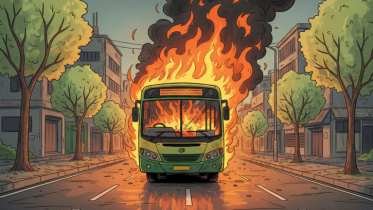 ধানমন্ডির ল্যাবএইড হাসপাতালের সামনে বাসে আগুন