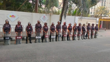 রাজধানীসহ আশপাশে আইন-শৃঙ্খলা রক্ষায় বিজিবি মোতায়েন রাজধানীসহ আশপাশে আইন-শৃঙ্খলা রক্ষায় বিজিবি মোতায়েন