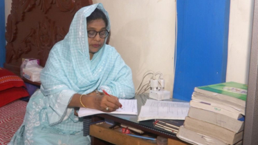 ৫৬ বছর বয়সে এইচএসসি পাশ করলেন শাম্মী আক্তার