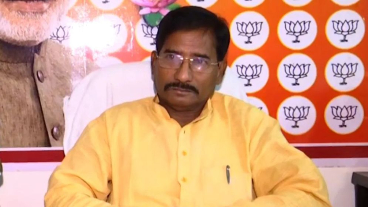 ‘আমরা জিতলে আর কাঁটাতার থাকবে না’- বিজেপি এমপির মন্তব্যে তোলপাড় ‘আমরা জিতলে আর কাঁটাতার থাকবে না’- বিজেপি এমপির মন্তব্যে তোলপাড়