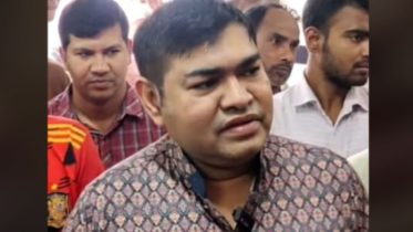 রোগীকে কান ধরে ওঠবস করানো সাতক্ষীরা সদর হাসপাতা‌লের সেই চিকিৎসককে বদলি