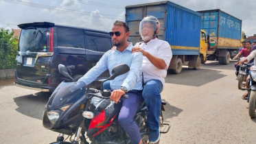 মহাসড়ক পরিদর্শনে গিয়ে যানজটে গাড়ি আটকা, উপদেষ্টা উঠলেন মোটরসাইকেলে