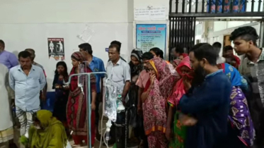 ভ্যানে না ওঠানোয় ঝিনাইদহে ঝাল-মুড়ি বিক্রেতা পিতা-পুত্র কুপিয়ে জখম