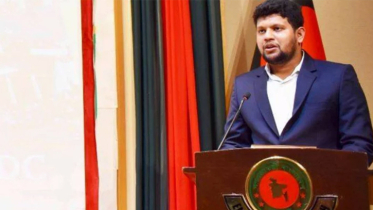 দেশে আবারও এক–এগারো ফিরে আসার মতো পরিবেশ তৈরি হতে পারে জানিয়ে সতর্ক করলেন তথ্য উপদেষ্টা মাহফুজ 