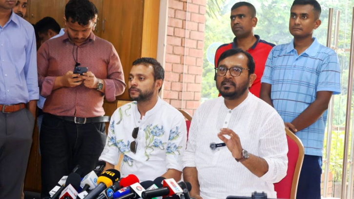 ‘আরেকটি অভ্যুত্থান হলে অনেকগুলো বড় হেলিকপ্টার লাগতে পারে’ ‘আরেকটি অভ্যুত্থান হলে অনেকগুলো বড় হেলিকপ্টার লাগতে পারে’