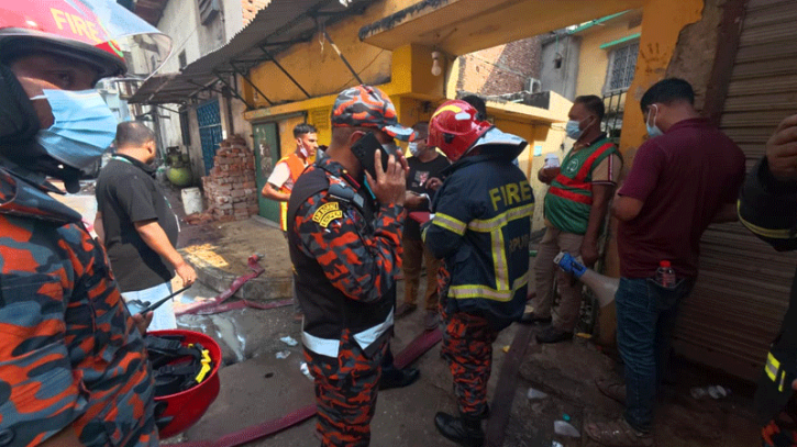 মিরপুরে গার্মেন্টস ও গোডাউনে আগুন : ৯ মরদেহ উদ্ধার মিরপুরে গার্মেন্টস ও গোডাউনে আগুন : ৯ মরদেহ উদ্ধার