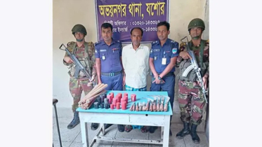 অভয়নগরে বিপুল পরিমাণ ককটেল, দেশীয় অস্ত্রসহ আটক ১
