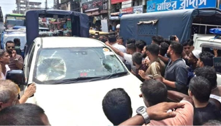 নোয়াখালীতে ভ্রাম্যমাণ আদালত চলাকালে নির্বাহী ম্যাজিস্ট্রেটের গাড়ি ভাঙচুর