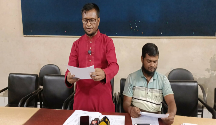 তেলপাম্প দখল নি‌য়ে শার্শার সেই  বিন‌এপি নেতার পাল্টা সংবাদ স‌ম্মেলন