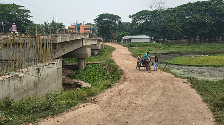 যশোরে নকশায় ভুল, কী হবে আট সেতুর