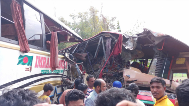 দুই বাসের মুখোমুখি সংঘর্ষে নিহত ২ আহত হয়েছেন অন্তত ২০ জন