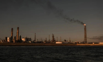 ভেনেজুয়েলার তেল শিল্পে দেয়া নিষেধাজ্ঞা শিথিলের পদক্ষেপ