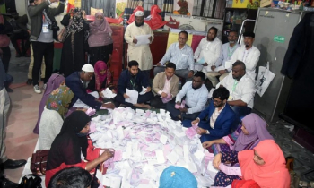 উৎসবমুখর পরিবেশে ভোট গণনা চলছে