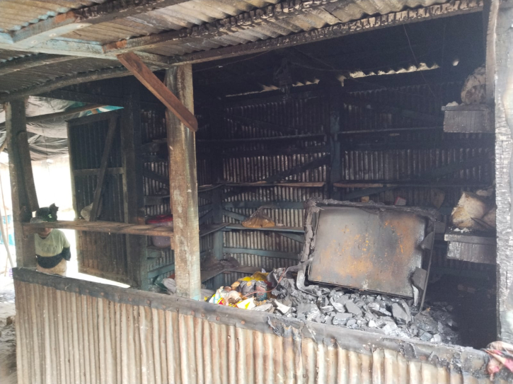 দুর্বৃত্তের আগুনে পুড়ে ছাই জীবিকার একমাত্র অবলম্বন