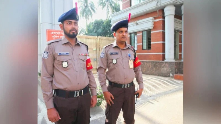 পুরোনো পোশাকে ফিরতে চায় পুলিশ