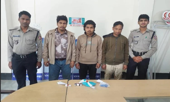 নেত্রকোণায় ৩ মাদক ব্যবসায়ীকে আটক
