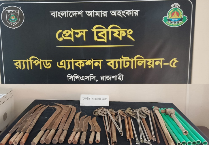 রাজশাহীতে ককটেল ও দেশীয় অস্ত্র উদ্ধার