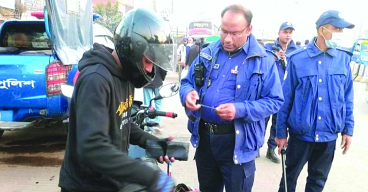যশোরে পুলিশের ‘বিশেষ চেকপোস্ট  ও তল্লাশি অভিযান’