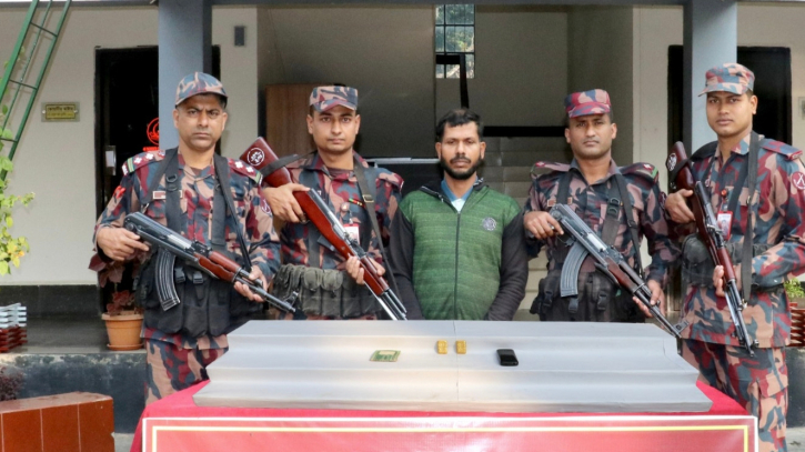 যশোরে ৫১ লাখ টাকার স্বর্ণসহ পাচারকারী আটক