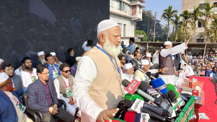 এক দিকে ফ্যামিলি কার্ড, অন্যদিকে মা-বোনদের গায়ে হাত চলবে না