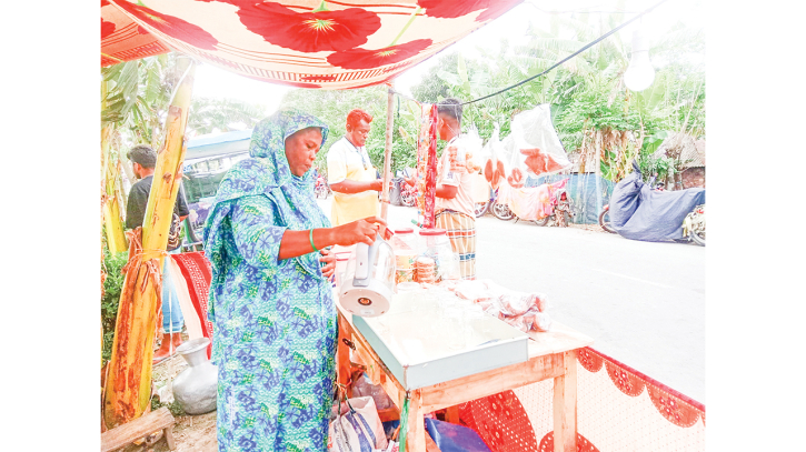 ছোট্ট চায়ের দোকান আঁকড়ে বাঁচার সংগ্রাম ‘বাঘ বিধবা’ মাহফুজার