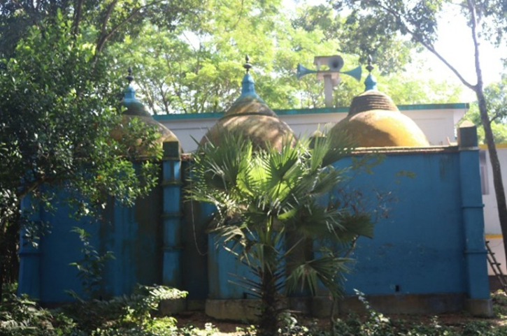 শার্শার নারিকেলবাড়িয়ার তিন গম্বুজ মসজিদ