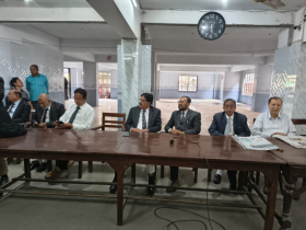 যশোরের তিনটি আদালত বর্জন আইনজীবীদের 