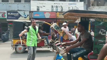 যানজটমুক্ত শহর গড়তে লড়ছেন  যশোর নাগরিক সংঘের স্বেচ্ছাসেবীরা