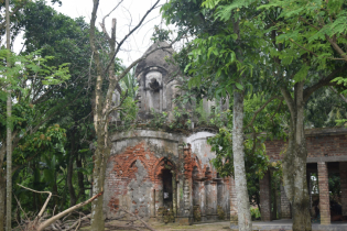 অবহেলায় হারিয়ে যেতে বসা এক অনন্য স্থাপত্য ঐতিহ্য